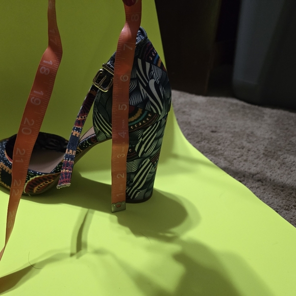 Gianni Bini Heels - Picture 9 of 16